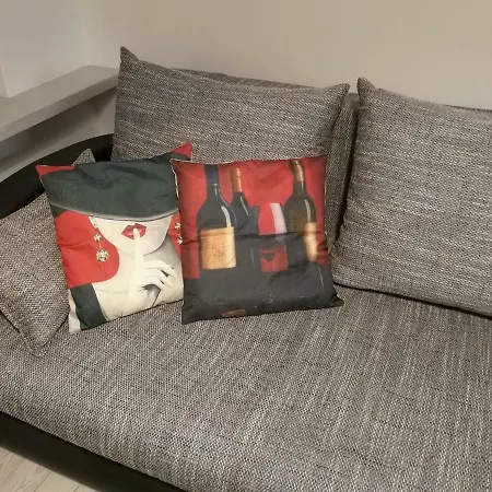 Апартаменти With Stained Glass *