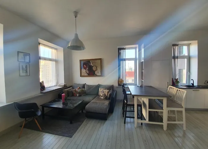 Apartman With Stained Glass