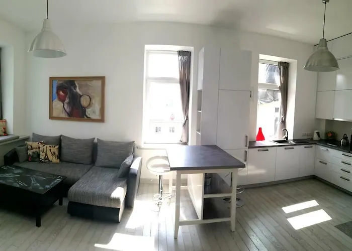 Apartman With Stained Glass