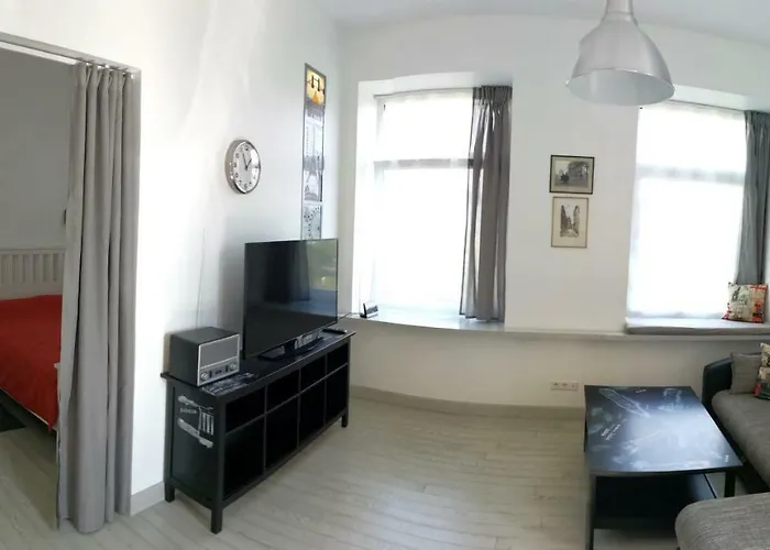 Apartman With Stained Glass *