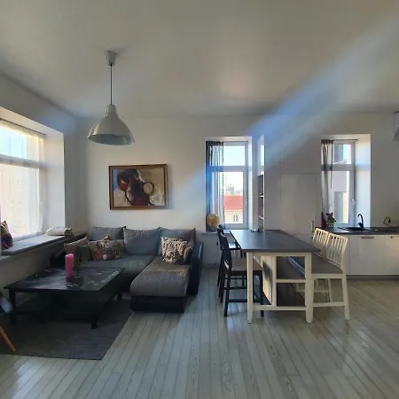 With Stained Glass דירה וילנה