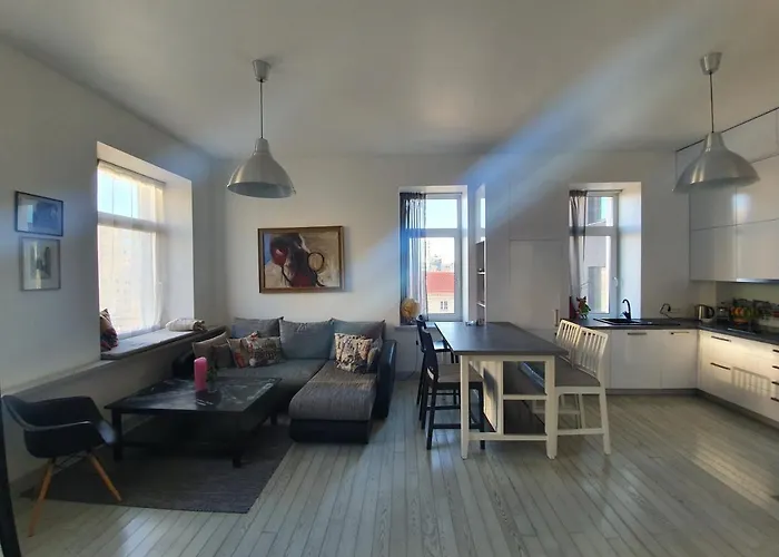 With Stained Glass דירה וילנה