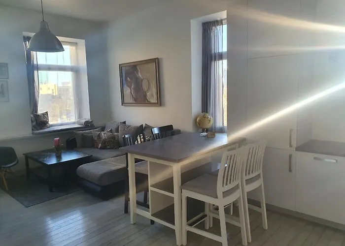 With Stained Glass דירה