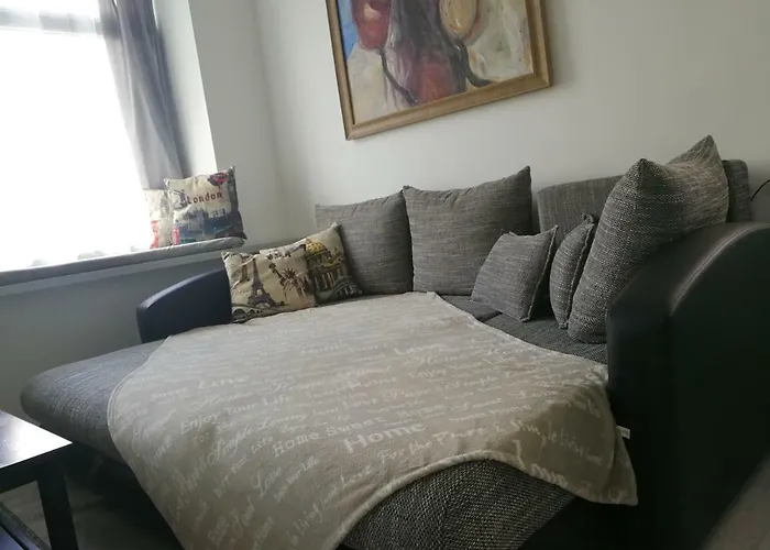 With Stained Glass דירה *